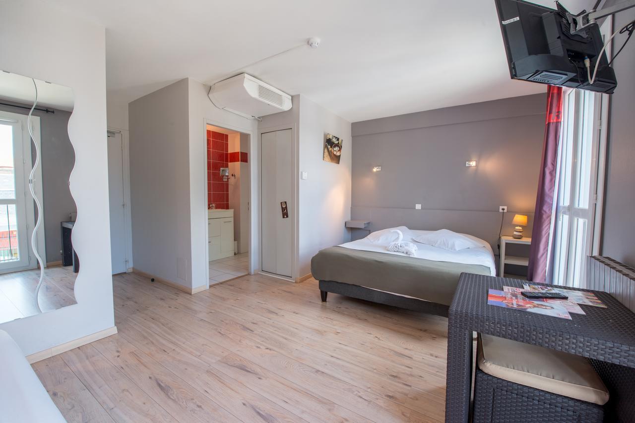 Hotel Du Lion D'Or มาร์ม็องด์ ภายนอก รูปภาพ