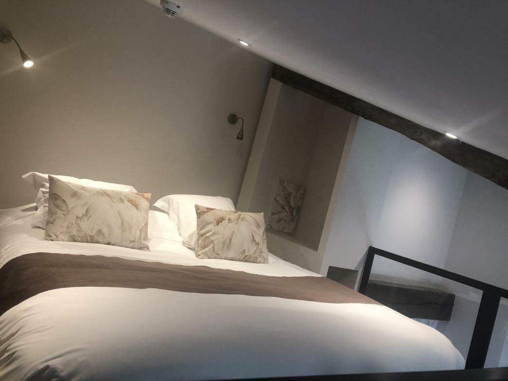 Hotel Du Lion D'Or มาร์ม็องด์ ภายนอก รูปภาพ